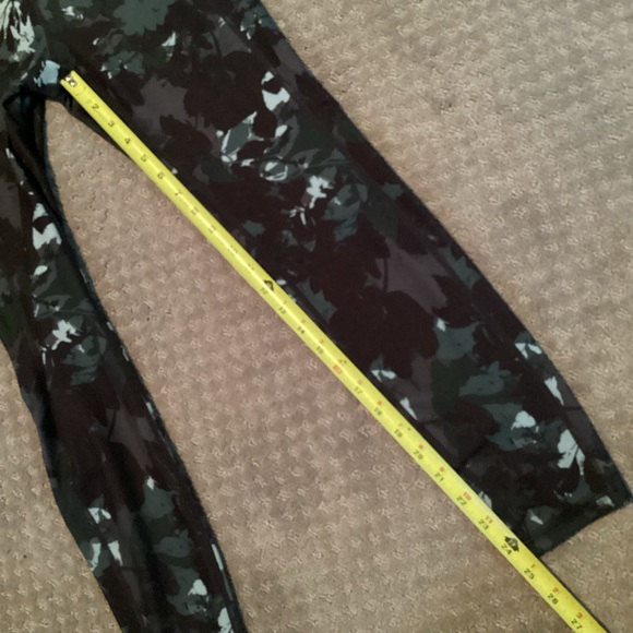 RBX workout/ yoga Leggings, floral print, capri length, size Medium - Picture 5 of 8